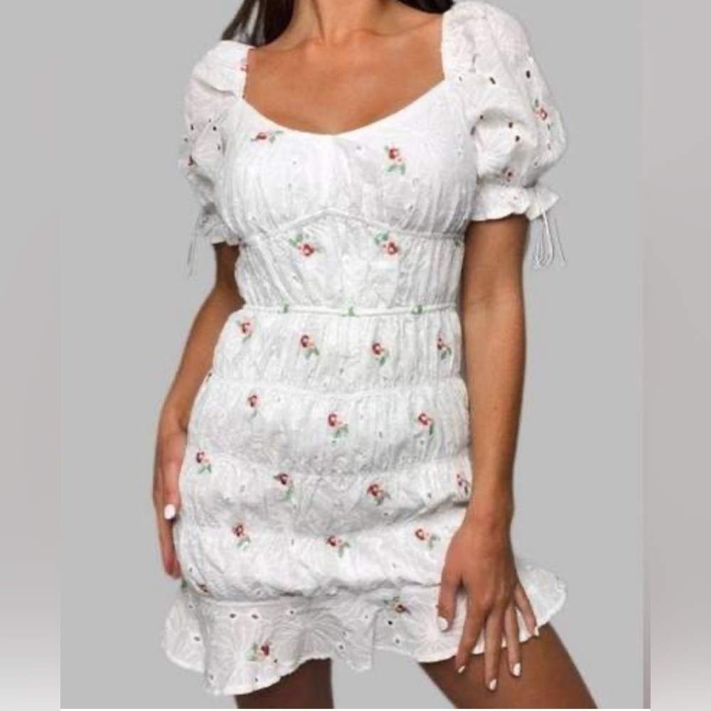 NWT Missguided Broderie Anglaise Embroidered Mini
Dress Size 14